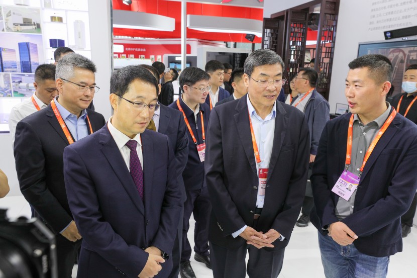 江蘇省委常委、常務副省長馬欣,蘇州市委副書記、市長吳慶文參觀清聽聲學展區