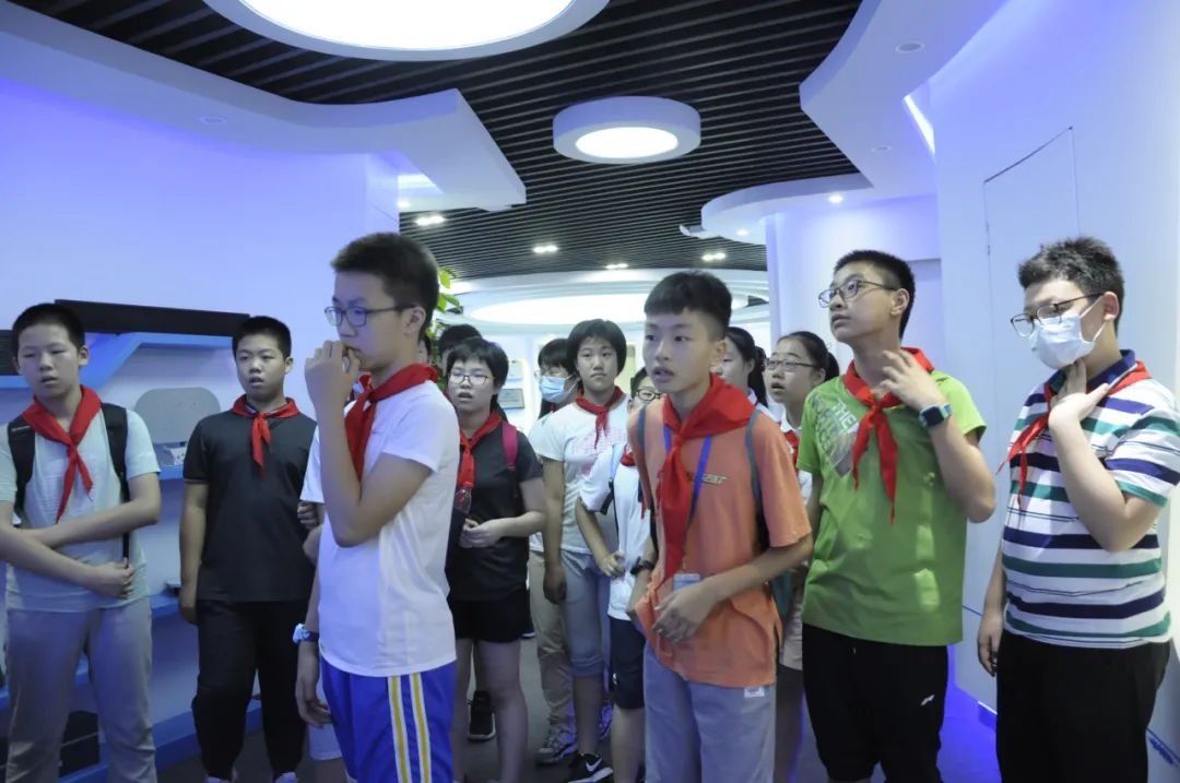 17位蘇州中學(xué)偉長實(shí)驗(yàn)班學(xué)生前來體驗(yàn)聲學(xué)黑科技