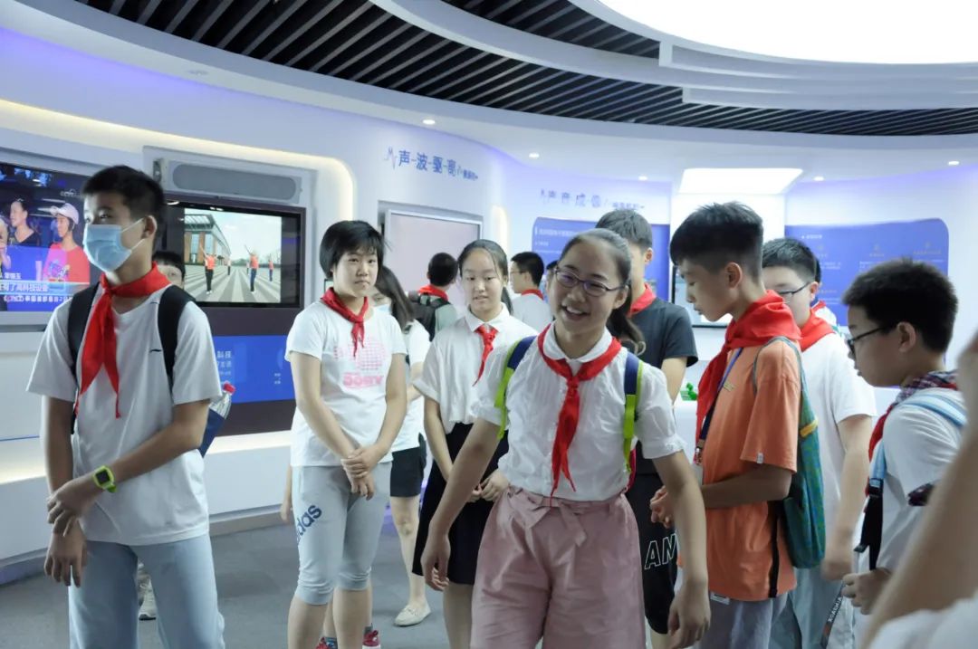 17位蘇州中學(xué)偉長實(shí)驗(yàn)班學(xué)生前來體驗(yàn)聲學(xué)黑科技