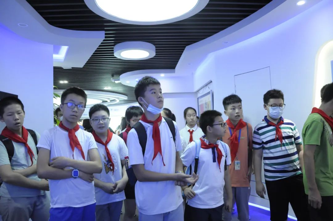 17位蘇州中學(xué)偉長實(shí)驗(yàn)班學(xué)生前來體驗(yàn)聲學(xué)黑科技