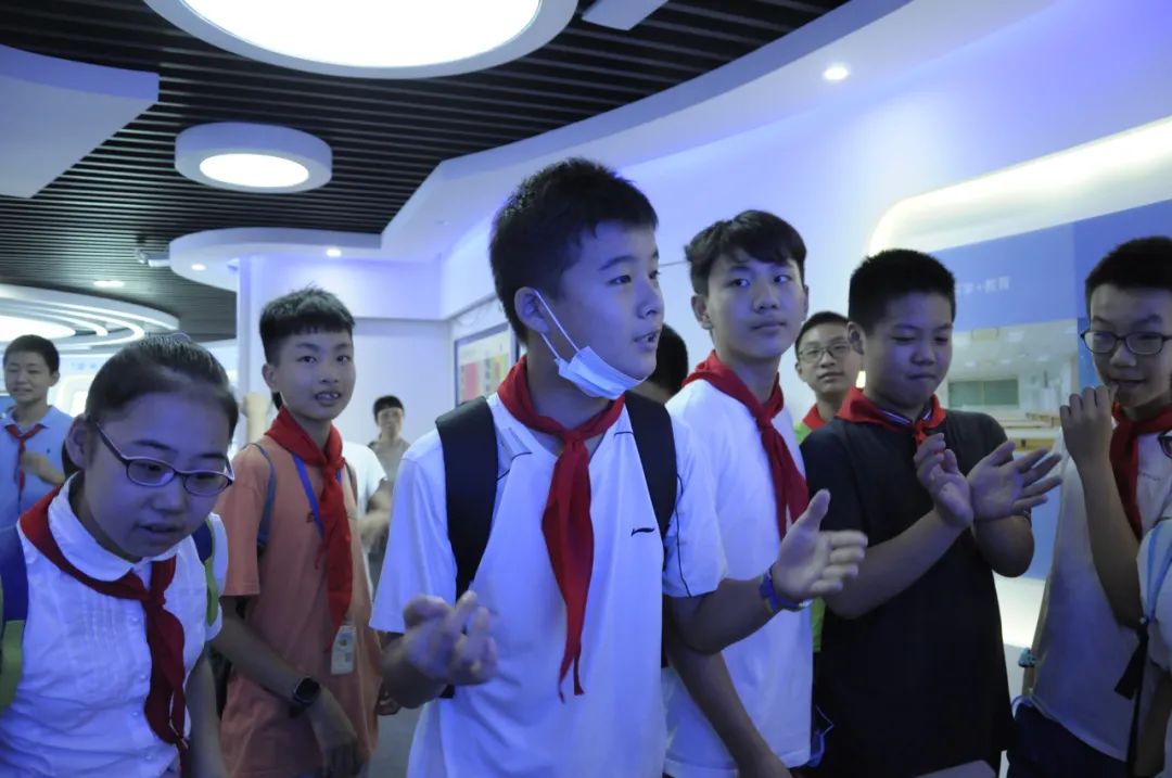 17位蘇州中學(xué)偉長實(shí)驗(yàn)班學(xué)生前來體驗(yàn)聲學(xué)黑科技