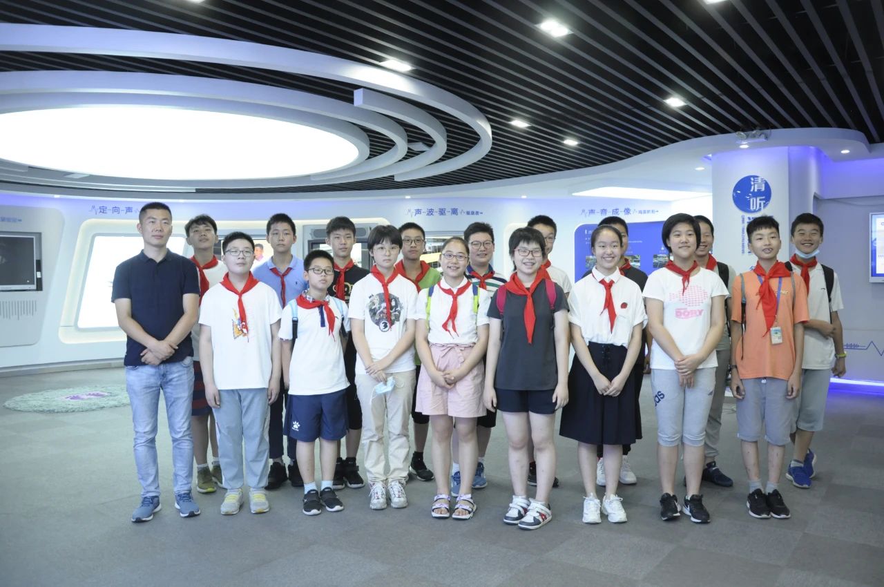 17位蘇州中學(xué)偉長實(shí)驗(yàn)班學(xué)生前來體驗(yàn)聲學(xué)黑科技