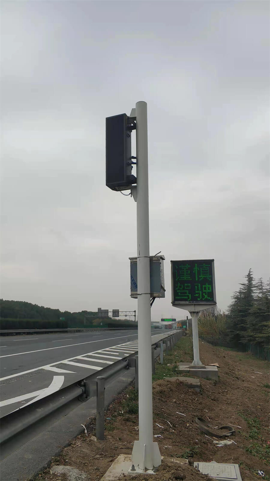 滬常高速常州方向淀山湖路段使用清聽聲學高速公路定向廣播現(xiàn)場圖